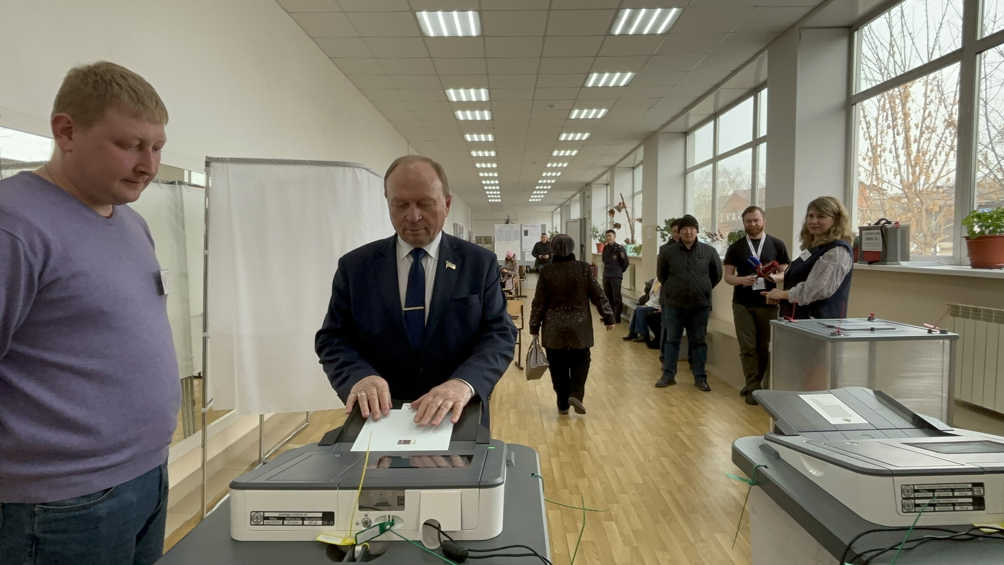 Спикер Народного Хурала Бурятии проголосовал на выборах президента РФ