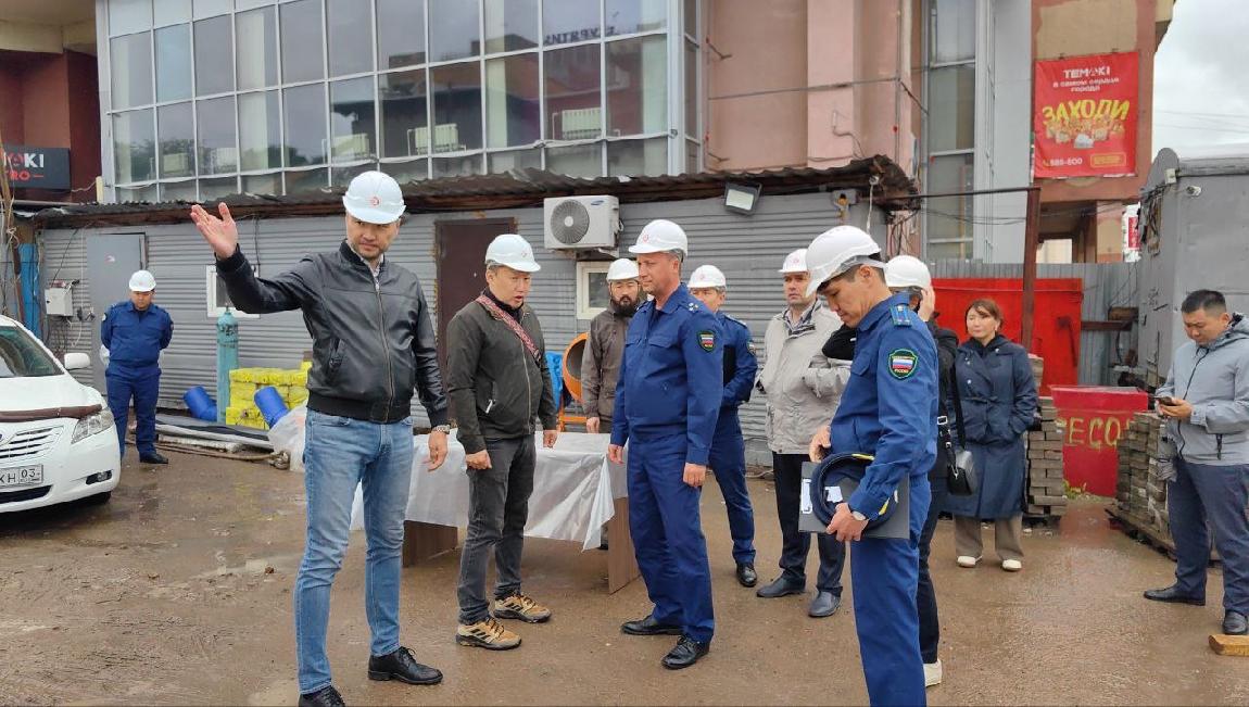 Прокурор Бурятии проверил, как идет реконструкция театра «Ульгэр»