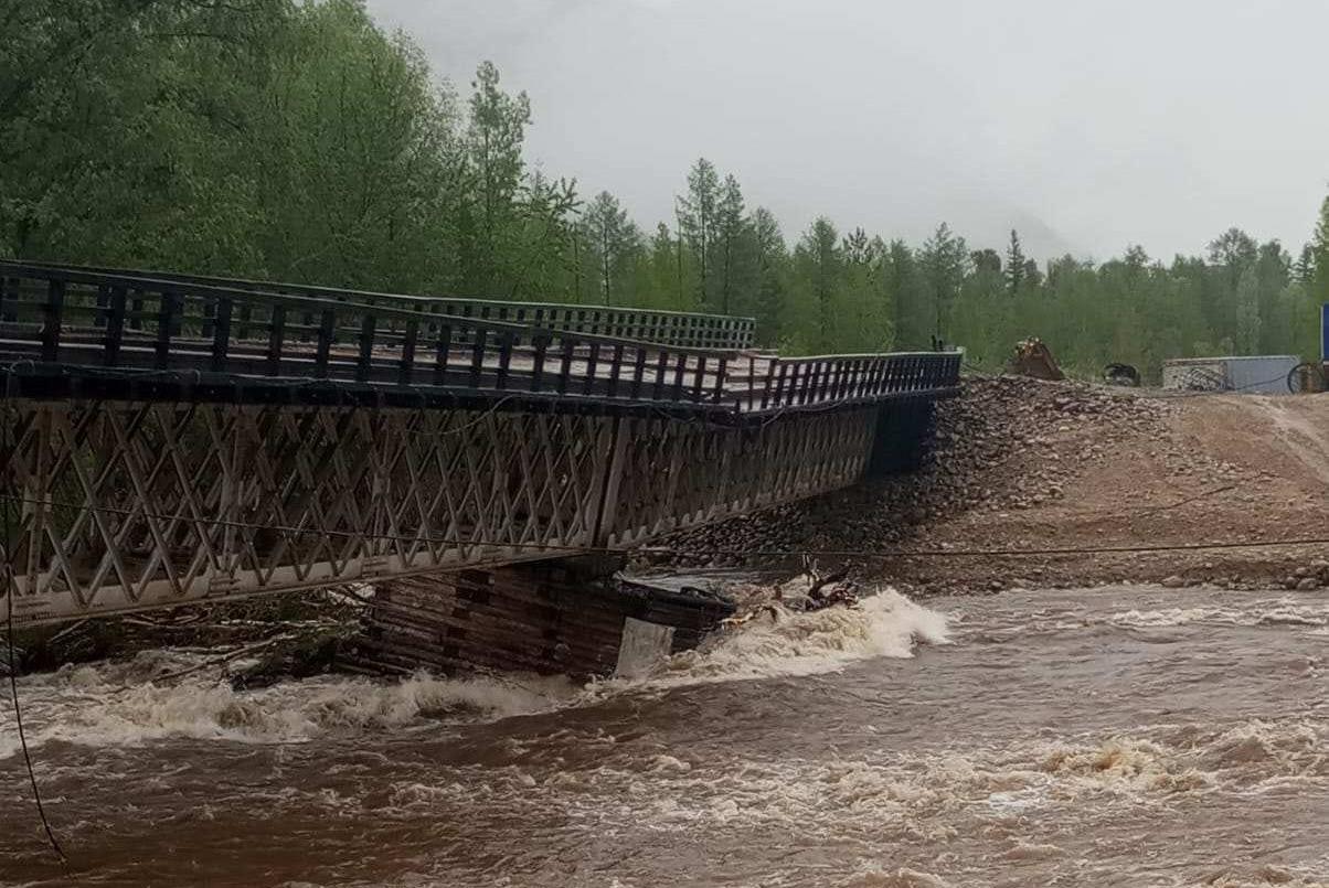 Мост частично разрушился из-за подмыва опор в Муйском районе Бурятии