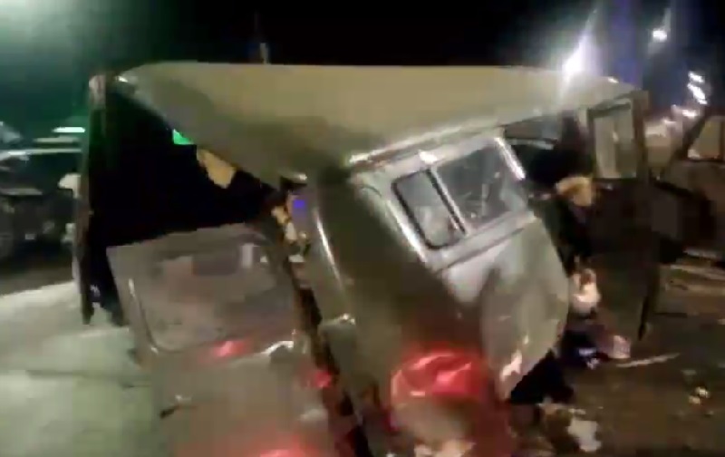 Три машины разбились в хлам в Улан-Удэ, трое пострадавших  