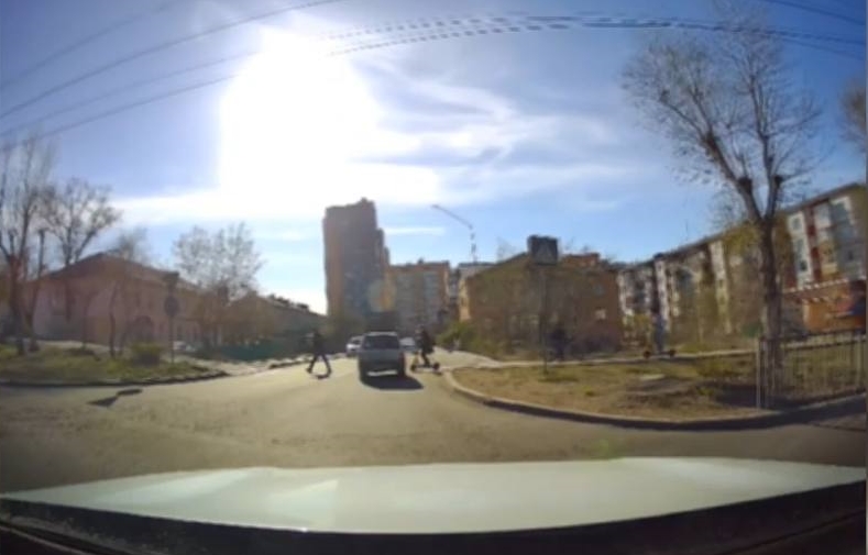 В Улан-Удэ задержали водителей, скрывшихся после наезда на самокатчиков