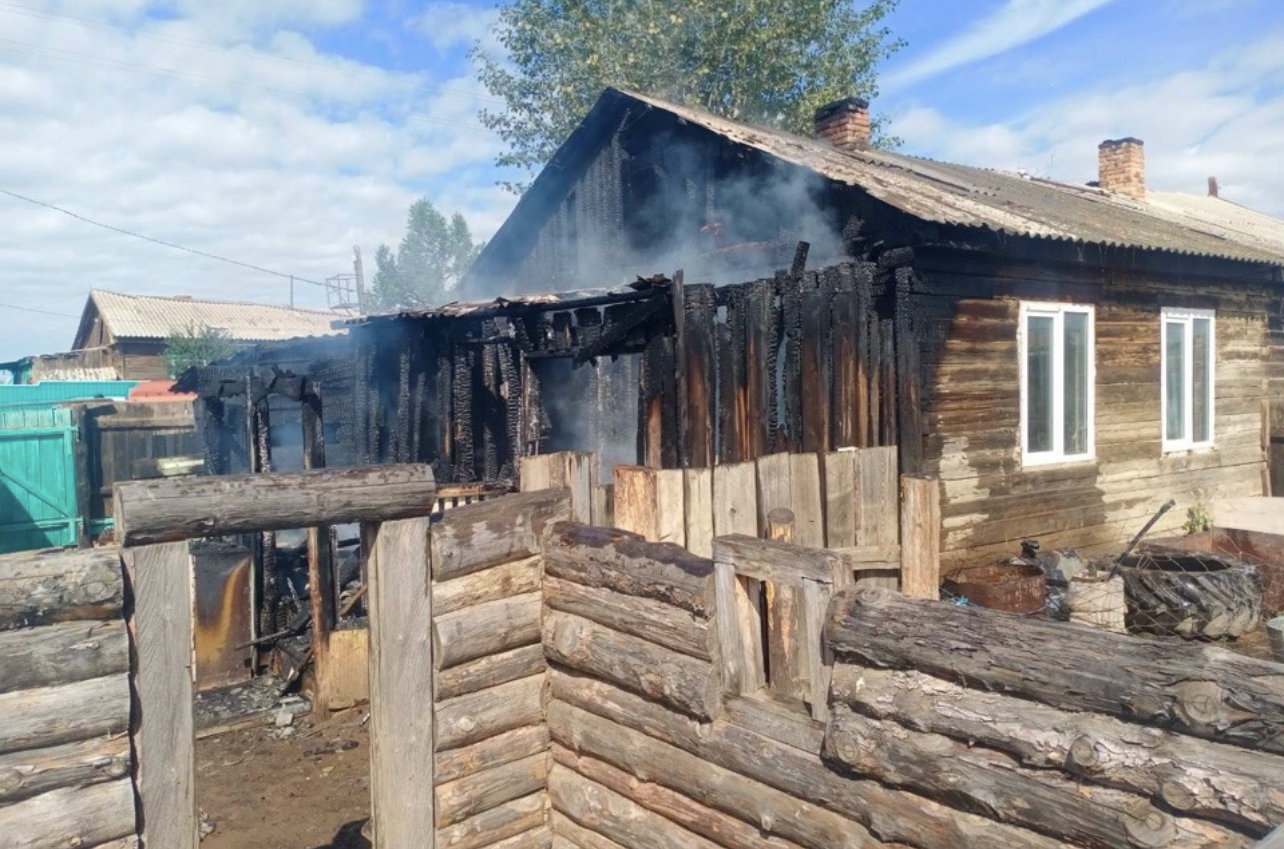 В Бурятии Пожарные спасли дом многодетной семьи