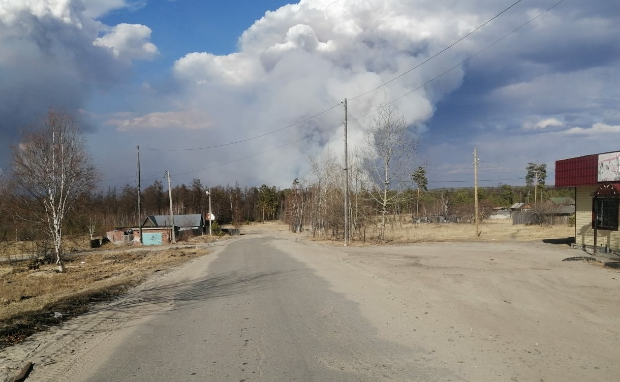 На тушение лесного пожара в Муйском районе дополнительно направлена группа огнеборцев