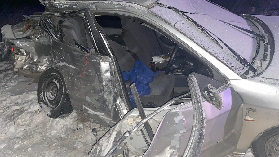 В Бурятии ночью погиб водитель легковушки, попавшей под большегруз