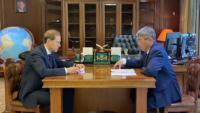 Глава Минпромторга России обсудил промышленное развитие Бурятии с Алексеем Цыденовым