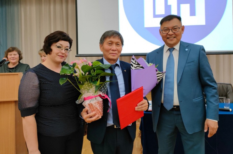 В Улан-Удэ профессора наградили Орденом Полярной звезды Монголии