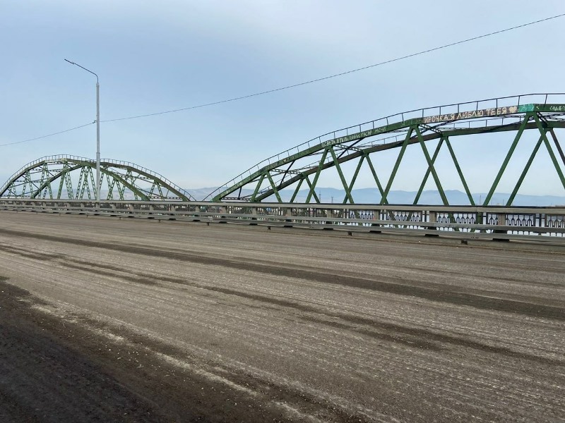 В Улан-Удэ приступили к ремонту дороги на Селенгинском мосту