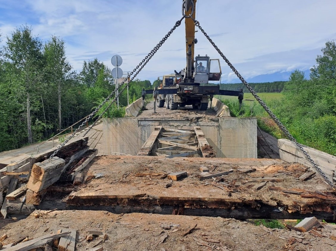 На севере Бурятии ремонтируют важный мост для жителей отдаленного села