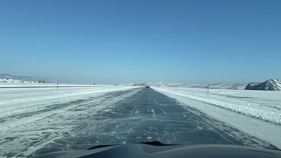 На Байкале запустили ледовую переправу на Ольхон