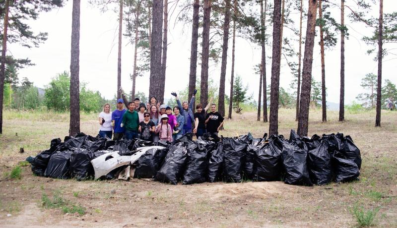 Волонтёры в День города Улан-Удэ собрали 106 мешков мусора в лесу Энергетика