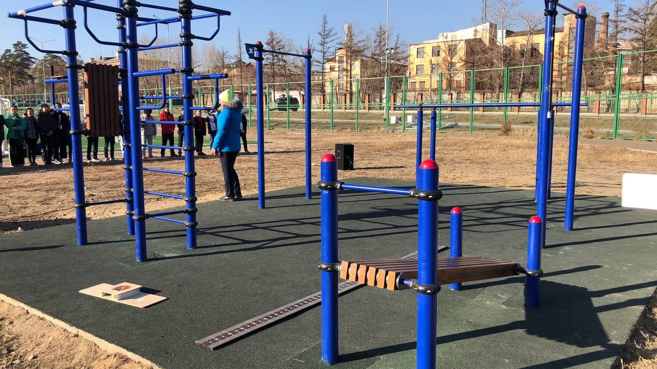 В Улан-Удэ открыли детскую площадку по благотворительному проекту