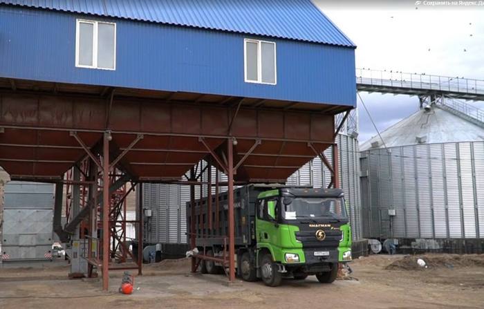 Бурятия отправила еще одну партию зернофуража в Монголию 