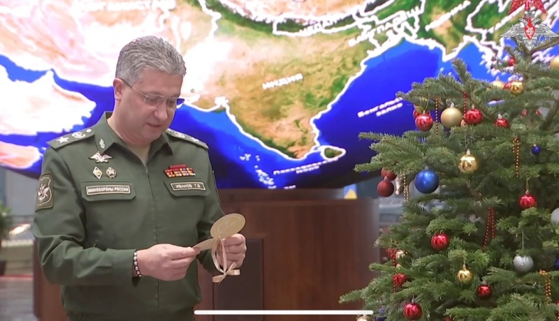 Замминистра обороны России исполнил новогоднюю мечту девочки из Бурятии