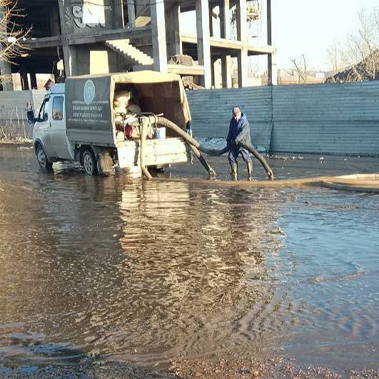 Коммунальщики Улан-Удэ рассказали, почему вода скапливается на дорогах