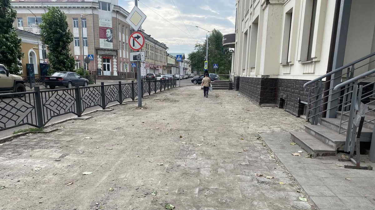 В центре Улан-Удэ снова меняют тротуарную плитку