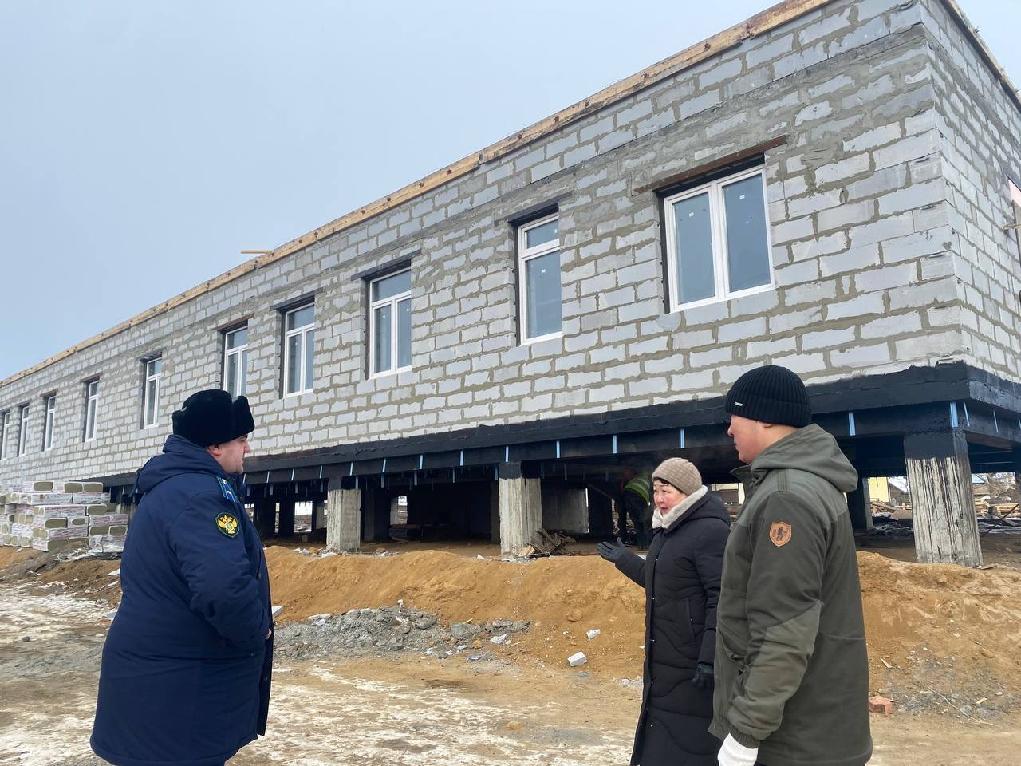 В Еравнинском районе Бурятии строители поликлиники отстают от графика