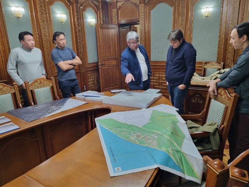 Глава Бурятии обсудил с Даши Намдаковым проект гостиницы на Байкале