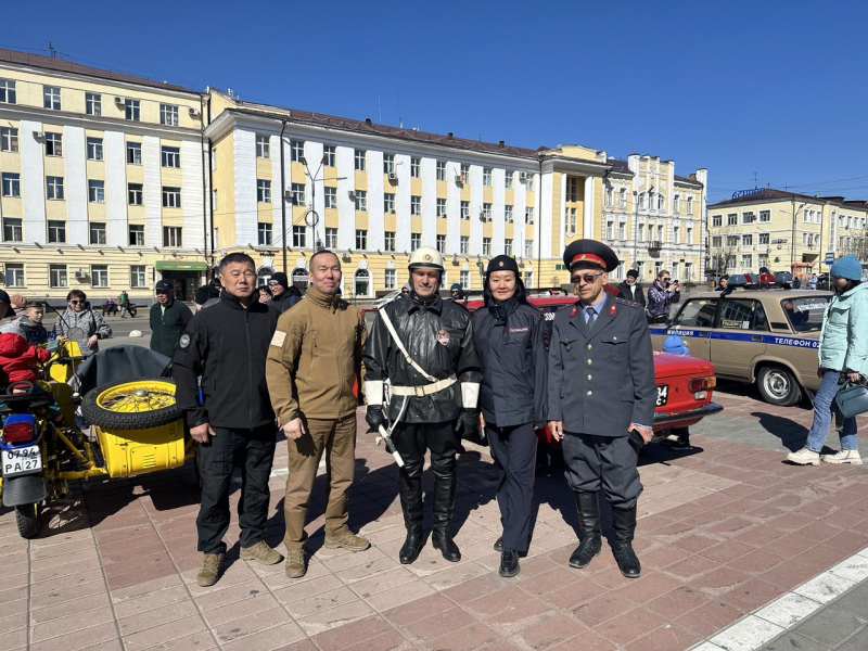 Участники автопробега «Автомобили и мотоциклы на службе правопорядка в СССР» побывали в Улан-Удэ