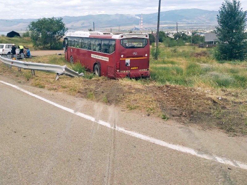 В ГИБДД Бурятии рассказали подробности ДТП с туристическим автобусом