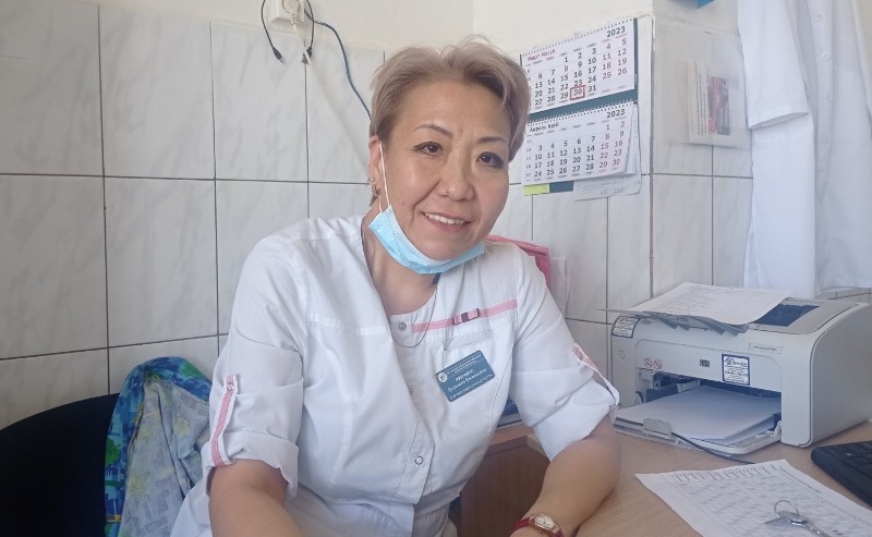 В районе Бурятии медсестра на улице спасла мужчину, которому стало плохо