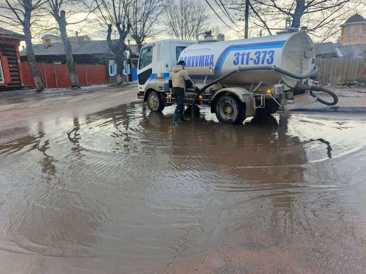 В Улан-Удэ за сутки откачали около 30 вакуумных машин воды