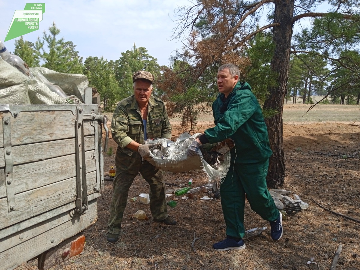 Участок леса в Хоринском районе Бурятии очистили от мусора