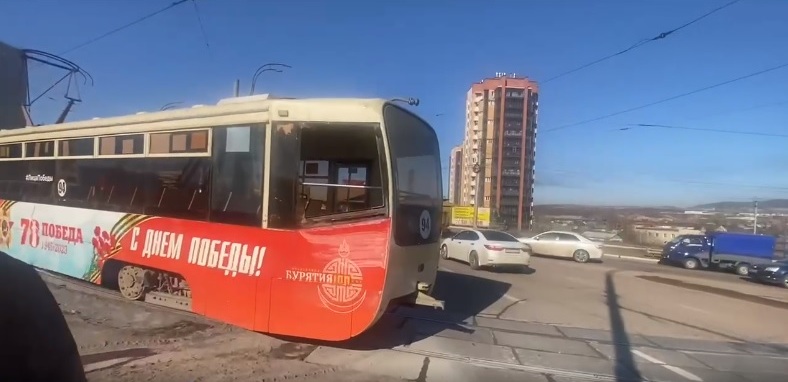 В Улан-Удэ столкнулись трамвай и КАМАЗ