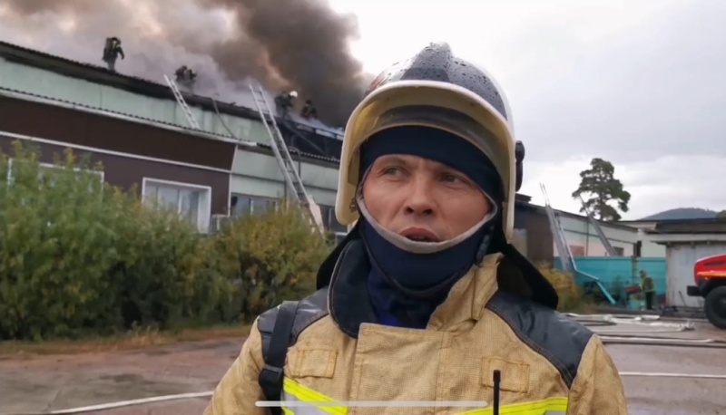 В Улан-Удэ ликвидировали пожар в боксе по пошиву чехлов 