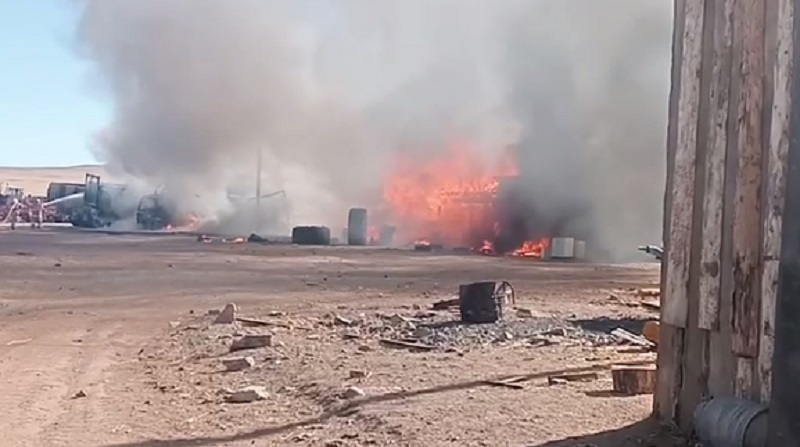 В Бурятии горит ферма, есть угроза взрыва нефтепродуктов и погибший 