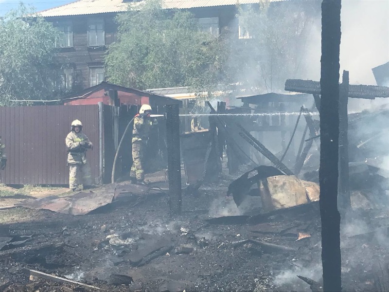 Улан удэ пожар гвоздь. Пожар. Сгоревшие дома. Пожар в доме. Место пожара.