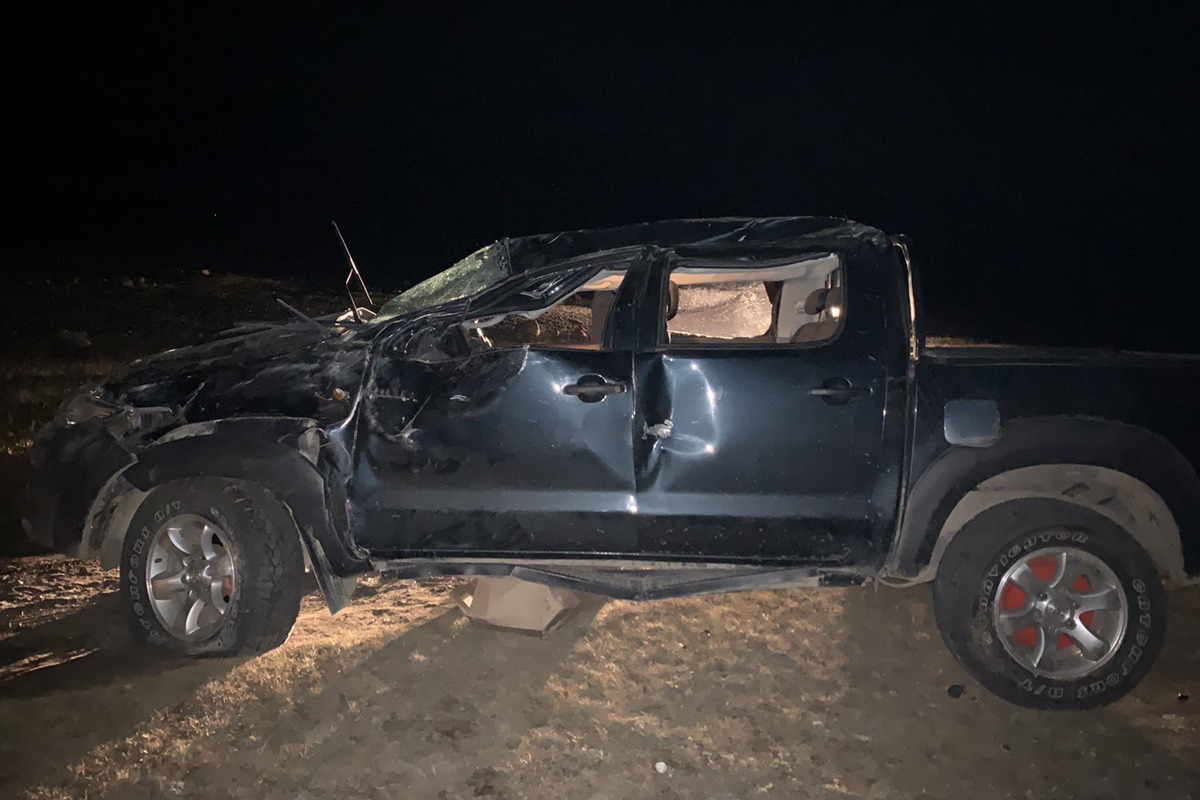 В Бурятии водитель опрокинулся на дороге и погиб, пассажир в больнице