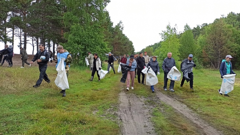 150 мешков мусора собрали на берегу Байкала в Бурятии
