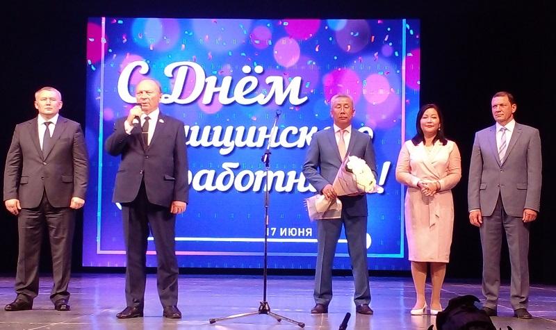 В Улан-Удэ передовиков здравоохранения наградили в преддверии Дня медика