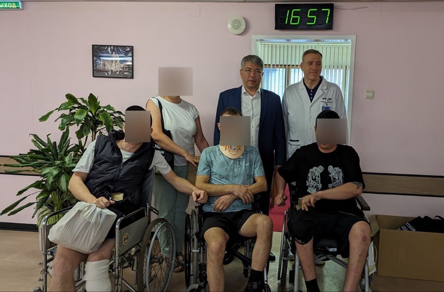 «Настроение боевое»: Глава Бурятии навестил в Москве раненых бойцов