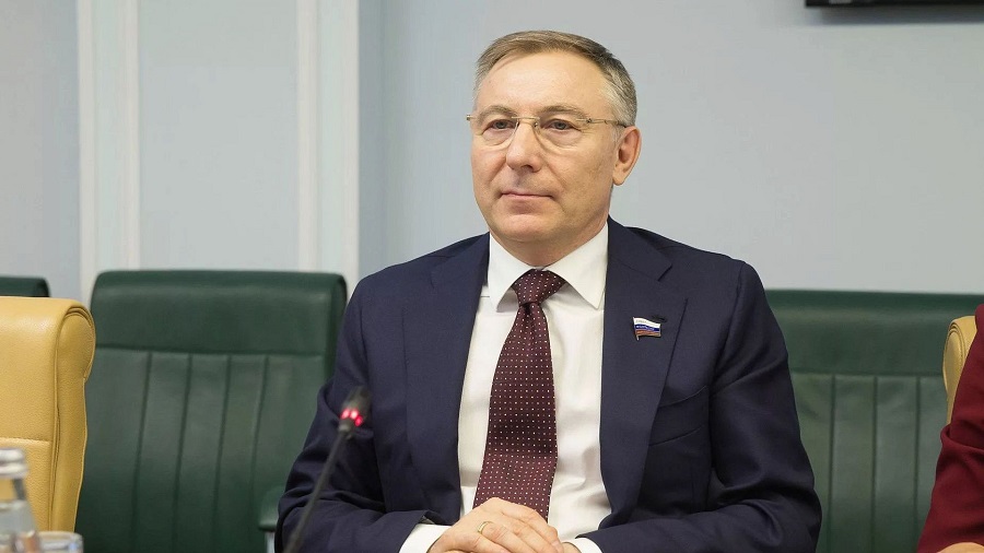Сенатор Александр Варфоломеев поздравил женщин Бурятии