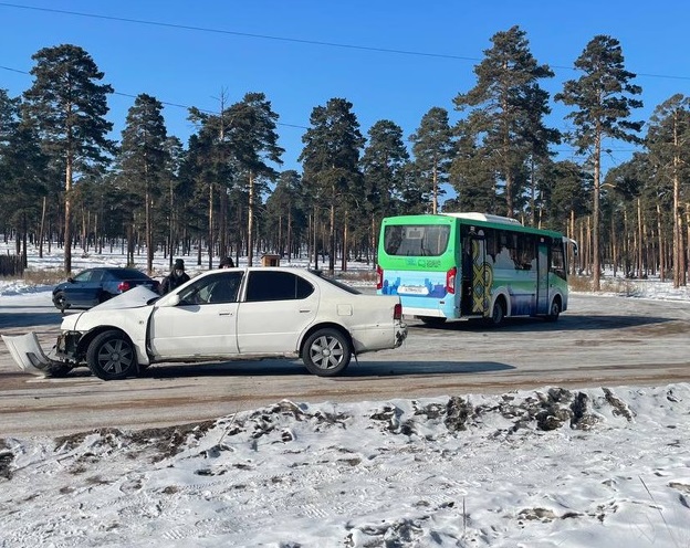 В Улан-Удэ произошло ДТП с автобусом, пострадал 9-летний мальчик