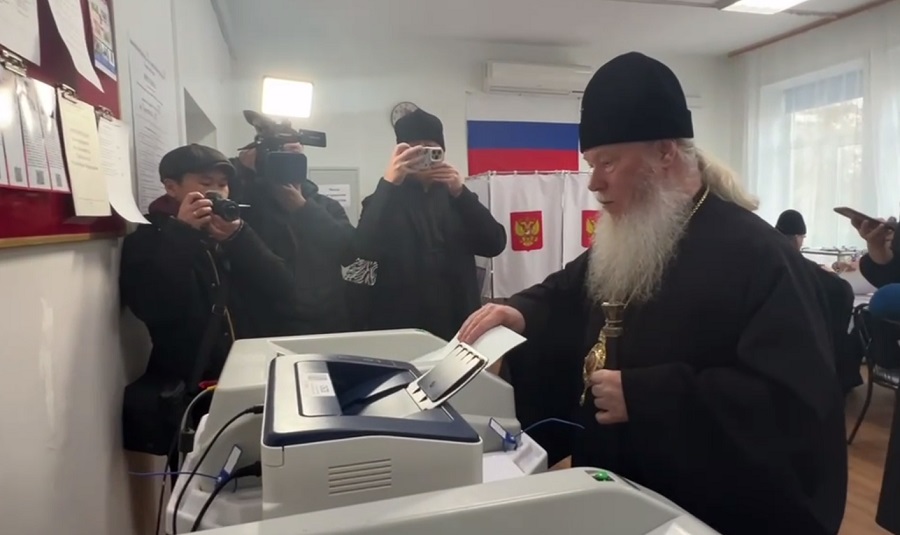 Митрополит Улан-Удэнский и Бурятский Иосиф проголосовал на выборах президента