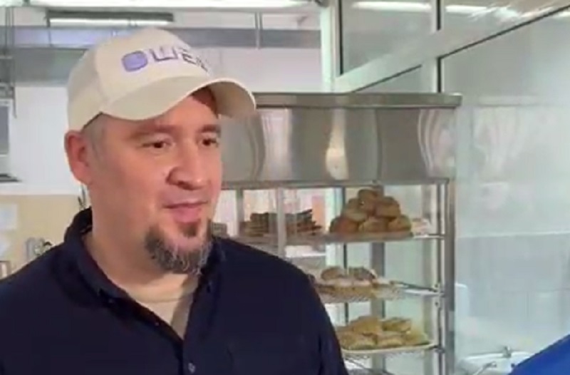 Московский шеф-повар попробовал еду в школьной столовой в Улан-Удэ