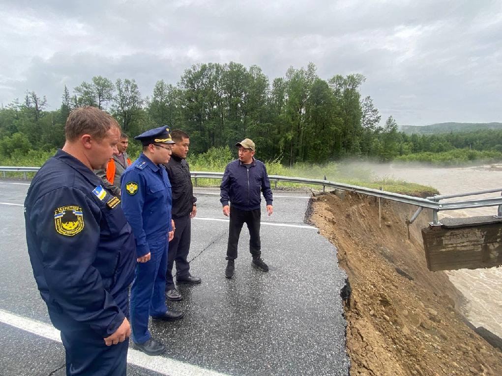 Прокуратура Бурятии выясняет причину обрушения части моста на федеральной дороге