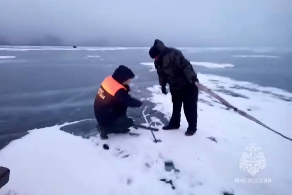 На Байкале во время сильного ветра спасли 14 человек