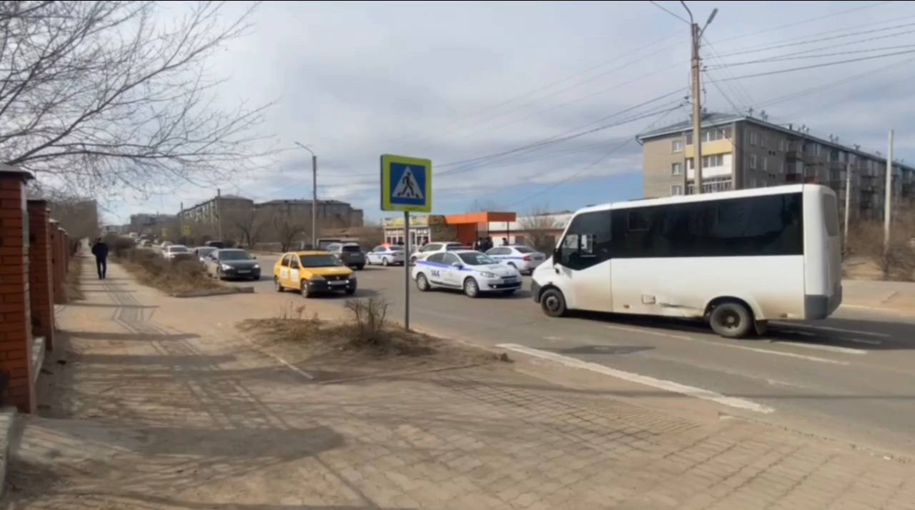 В Улан-Удэ маршрутный автобус сбил 10-летнюю девочку