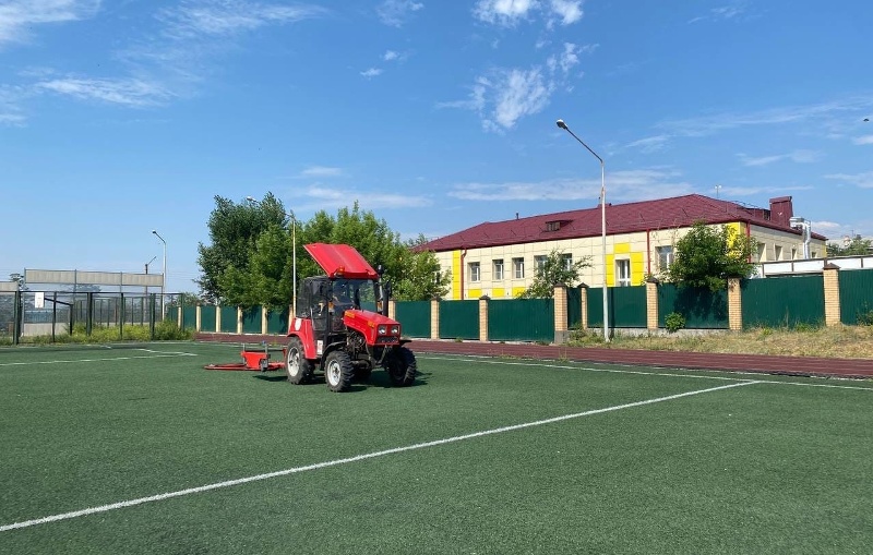 В Улан-Удэ впервые расчесывают футбольные поля