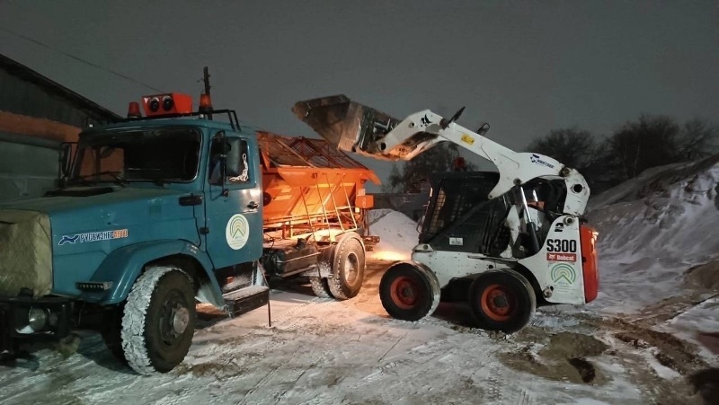 Более 363 тонн песка высыпали на дороги Улан-Удэ
