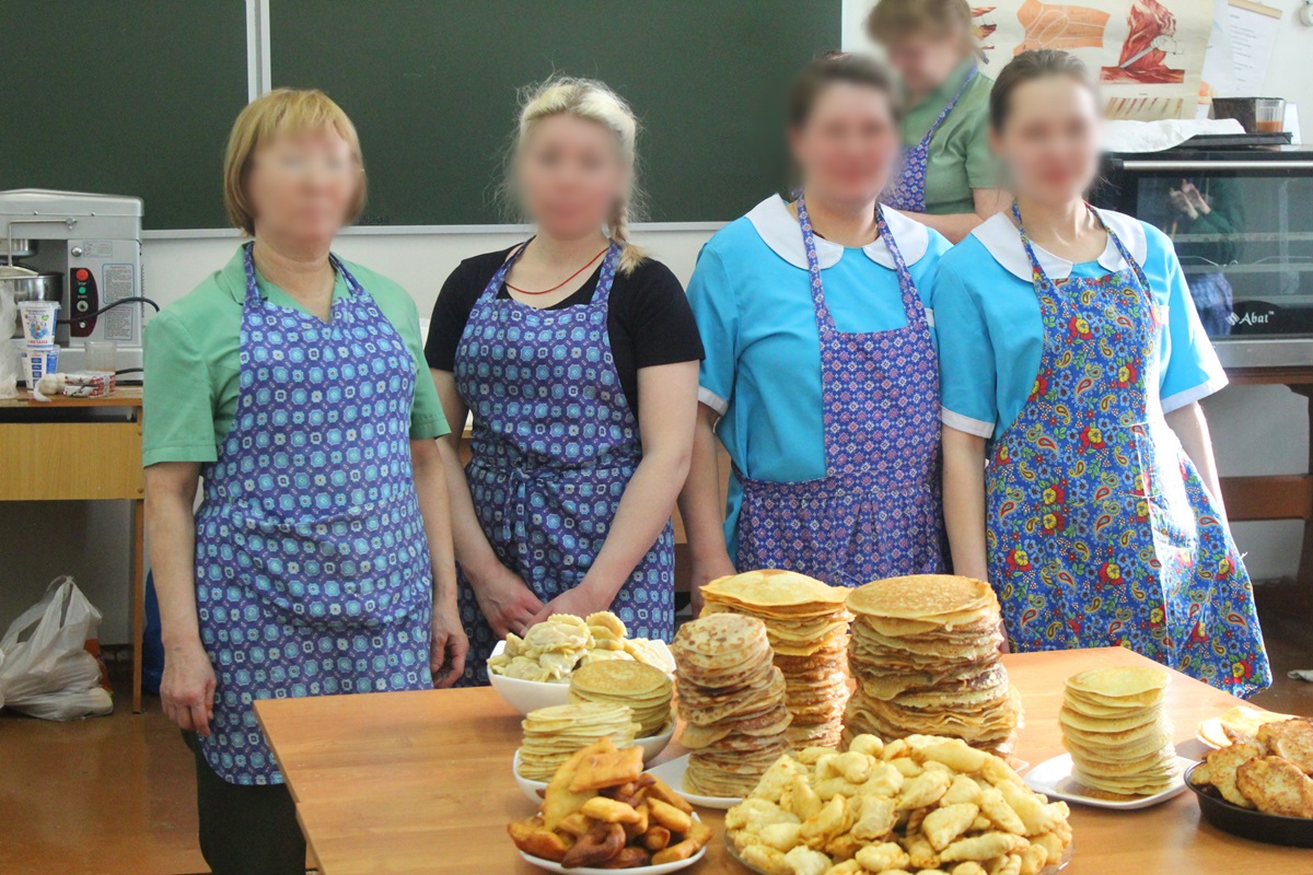 В Бурятии девушек-заключенных научили печь блины