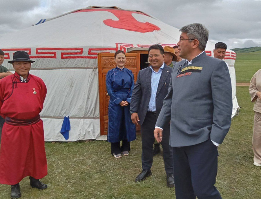 Глава Бурятии прибыл в Монголию на фестиваль «Алтаргана»