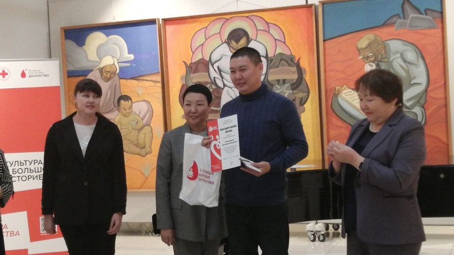 В Улан-Удэ с участием Горсовета наградили почетных доноров