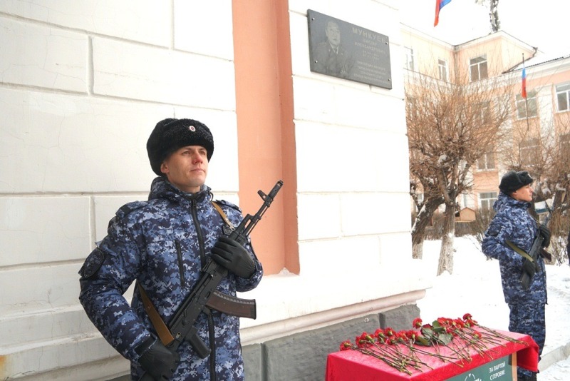 В Улан-Удэ открыли мемориальную доску погибшему росгвардейцу