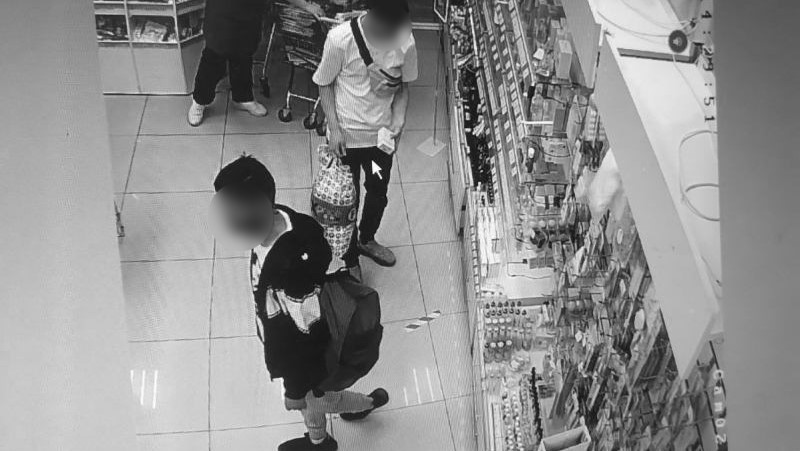 В Улан-Удэ задержали подозреваемых в краже парфюмерии