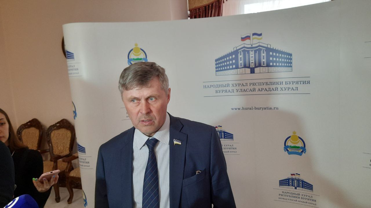 Анатолий Кушнарев прокомментировал вопросы завершающей сессии Народного Хурала текущего созыва