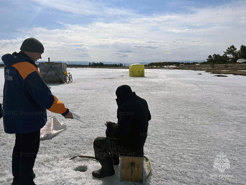 Выезд на лед Байкала смертельно опасен - инспекторы ГИМС
